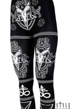Czarne legginsy z nadrukiem w czaszki i pentagramy 