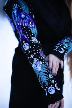 ENCHANTED FOREST HOODIE Bluza z haftem ćma i paproć-Restyle Best